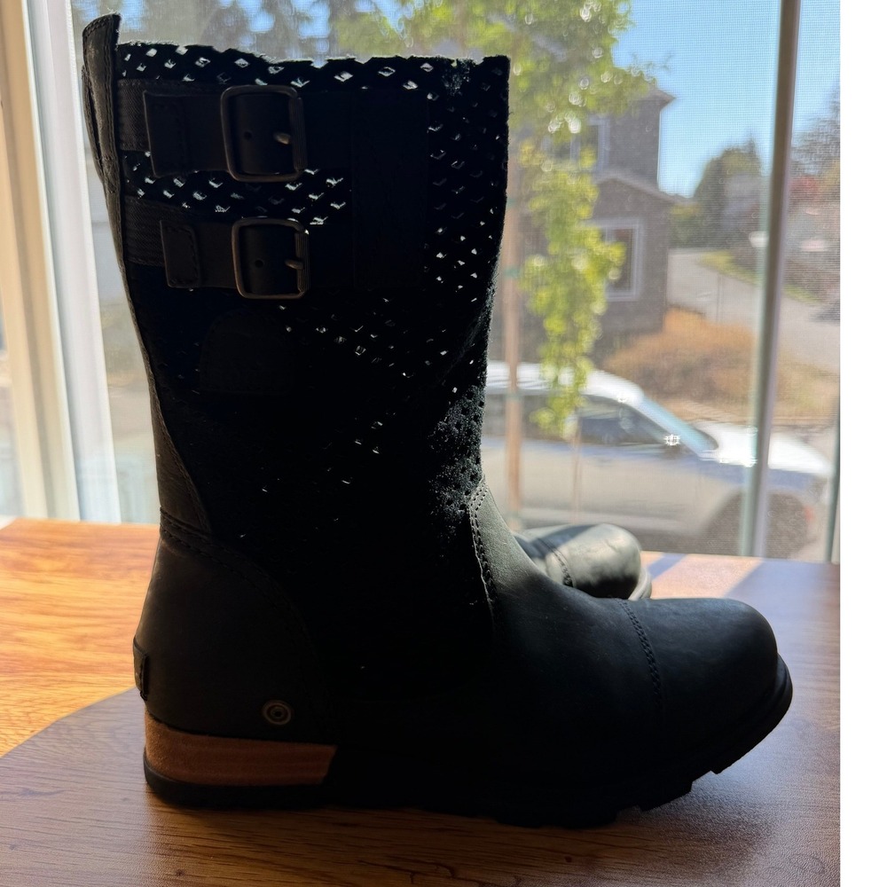 Sorel Women's Black Major Pull on Perforated Double Buckle Round Toe boots 6.5
